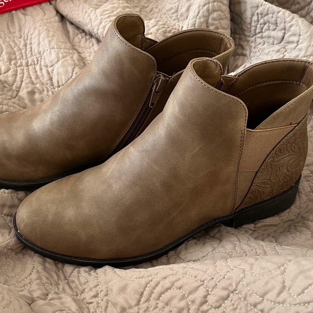 Elegant Tan Ankle Boots by Kim Rogers purchased at Belk Department Store!
Size 9